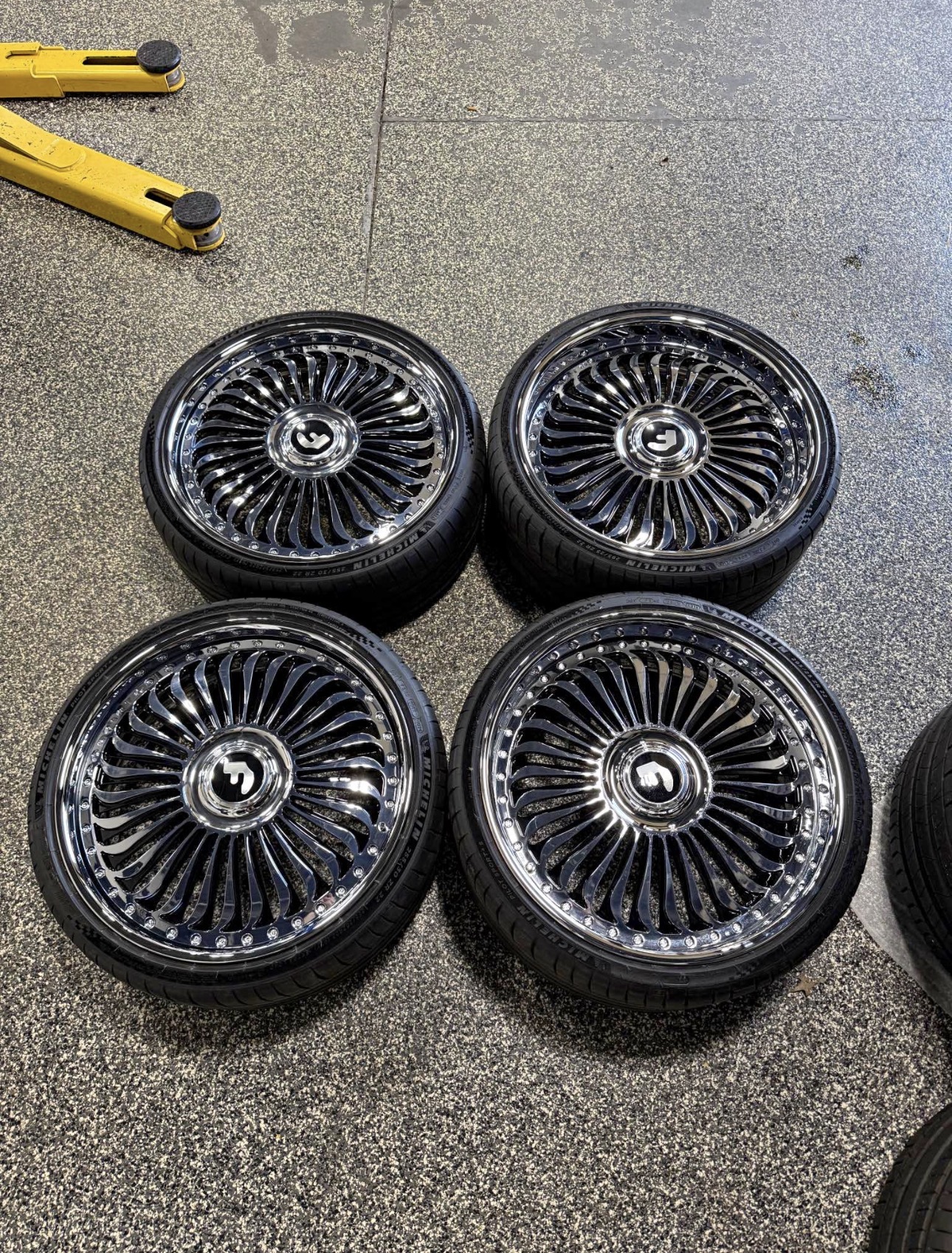 22" forgiato multato chrome and black 22" forgiato multato chrome and black